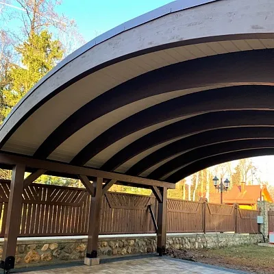 Навес для авто из гнутоклееных балок