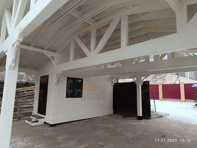 Деревянный навес для двух авто с хозблоком ПАНТЕОН — Фото 3