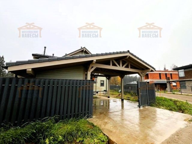 Навес для двух машин с хозблоком ИСТРА — Фото 3